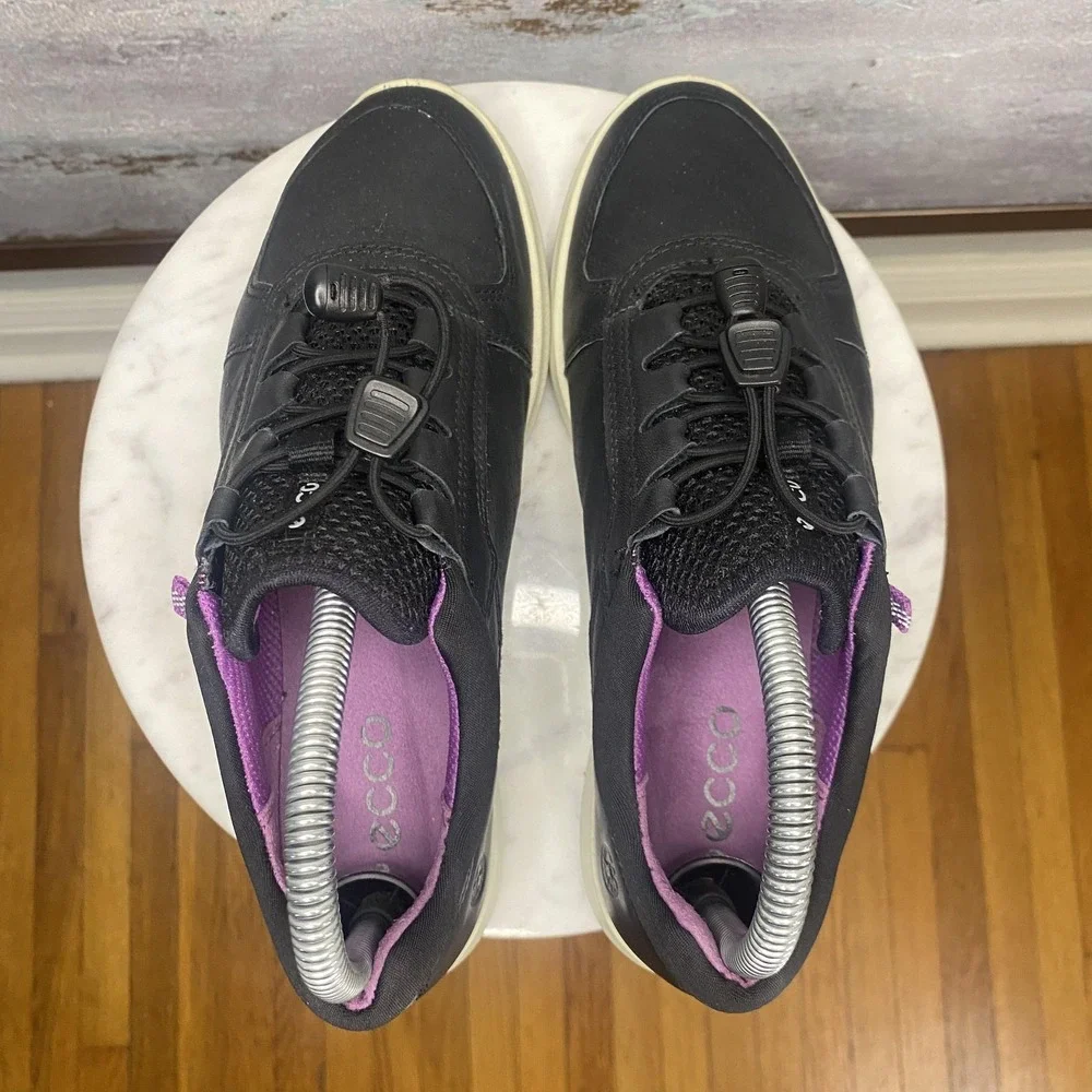 ECCO Shoes Womens Size 6 EU 37 Black Leather Lace Up Walking Comfort Sneakers